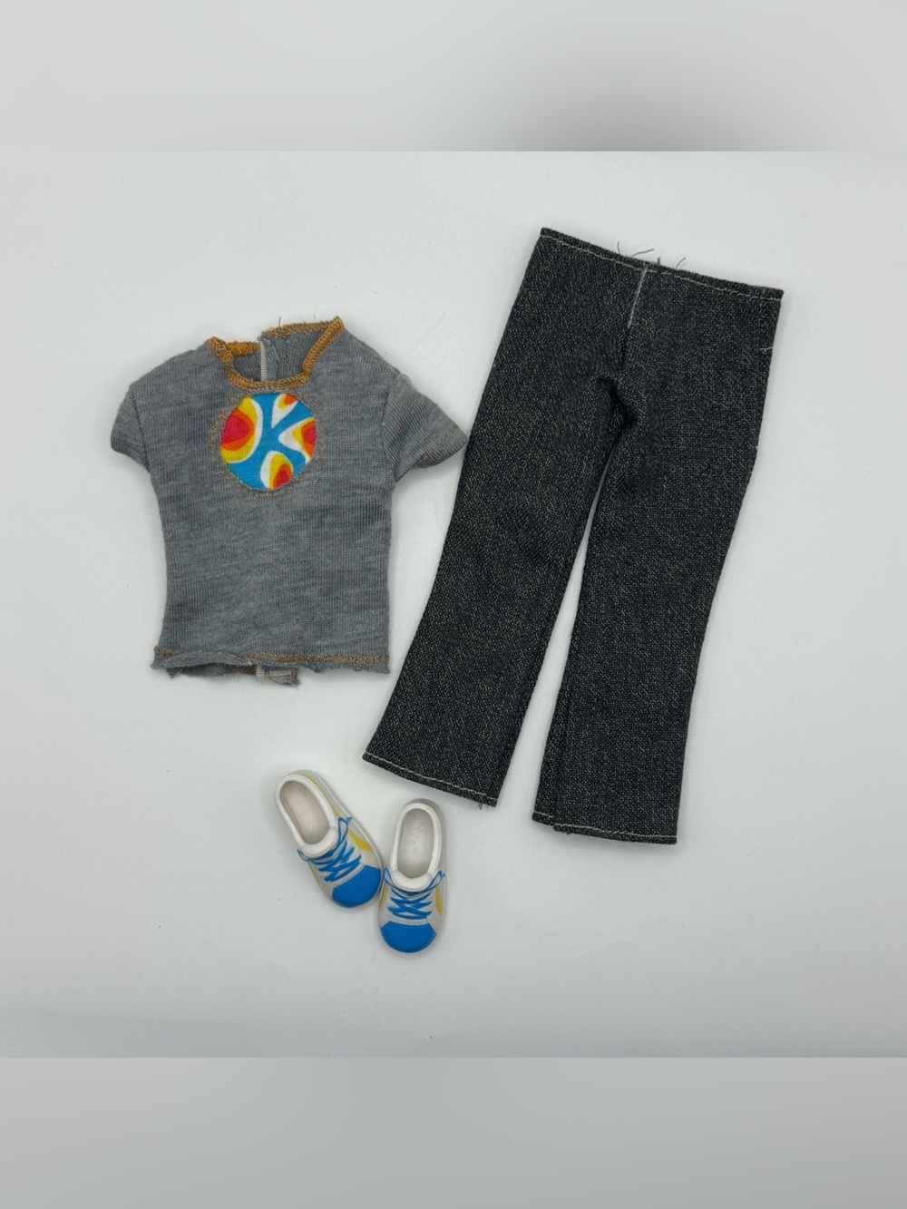 2007 Barbie Ken Guy Time Fashion L9797 Gray Shirt Jeans Sneakers